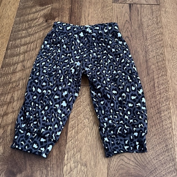 Random Hearts Leopard Jogger Pants Size 6/12M - Picture 3 of 5